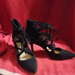 Size 9 Vince Camuto "Bodell" Suede Pumps